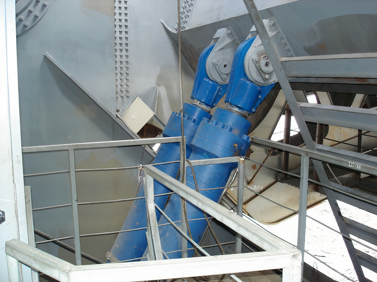 <span style="font-weight: bold;">Ремонт гидроцилиндров</span>